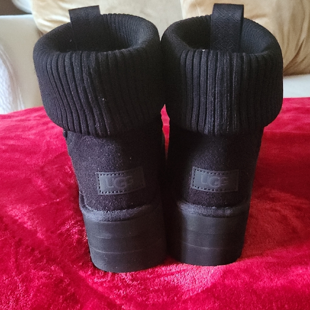 UGG Black Ribbed Platform Boots - Picture 3 of 3